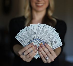 Dollar-Noten: US-Millennials investieren unklug (Foto: pixabay.de, sallyjermain)