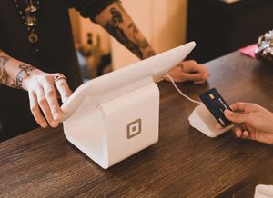 Kartenzahlung: Worldline schluckt Ingenico (Foto: unsplash.com, Clay Banks)