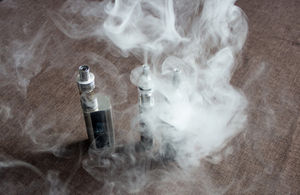 E-Zigarette ist schädlich wie klassisches Rauchen (Foto: pixelio.de/Dirk Kruse)