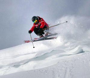 Skifahrt: Skigebiete brauchen Wetterderivate (Foto: unsplash.com, mauro paillex)