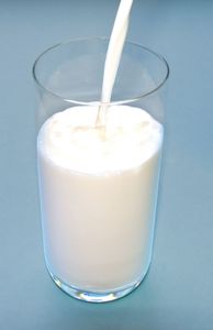 Milch: Konsum ist nicht nur gesund (Foto: pixelio.de, Thorben Wengert)