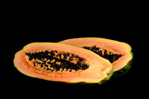 Papaya-Frucht liefert Rohstoff für Solarzellen (Foto: w.r.wagner, pixelio.de)