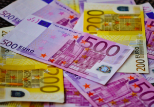 Banknoten: BaFin gibt Banken mehr Spielraum (Foto: pixabay.com, Alexas_Fotos)