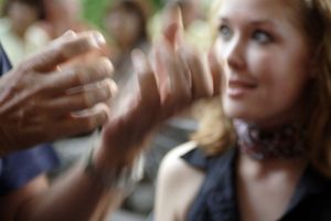 Gespräch: Bestätigung hilft bei einer Krise (Foto: pixelio.de, Günter Havlena) Gespräch: Bestätigung hilft bei einer Krise (Foto: pixelio.de, Günter Havlena)