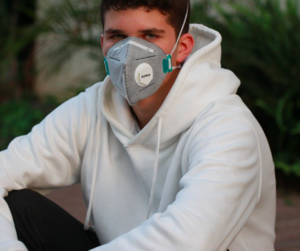 Schutzmaske: Corona trifft Finanzen der Jungen (Foto: pixabay.com, OrnaW)