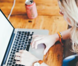 Notebook: Viele Amerikaner bleiben zu Hause (Bild: janeb13, pixabay.com)