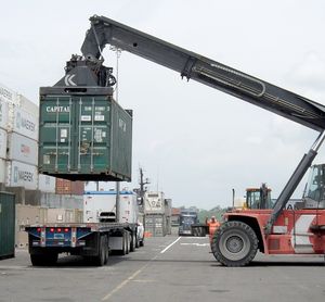 Container verladen: Schwellenländer in Gefahr (Foto: 272447, pixabay.com)