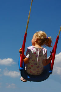 Schaukeln: Umfeld prägt einen Menschen stark (Foto: pixelio.de, Simone Hainz) Schaukeln: Umfeld prägt einen Menschen stark (Foto: pixelio.de, Simone Hainz)