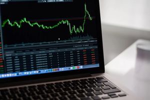 Aktienhandel im Internet boomt bei Jüngeren (Foto: pixabay.com, StockSnap)