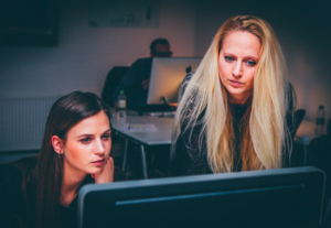 Angestellte: Frauen in der IT öfter befördert (Foto: pixabay.com, Free-Photos)