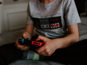 Gaming: Downloads sind immer beliebter (Foto: unsplash.com, Kelly Sikkema)