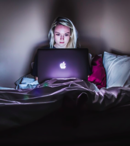 Laptop: Interesse an Werbung ist begrenzt (Foto: unsplash.com, Victoria Heath)