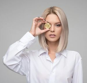 Augen auf beim Bitcoin-Investment (Foto: pixabay.com, Icons8_team)