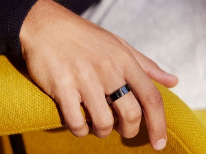 Smart-Ring Oura: Liefert nützliche Daten bei Corona (Foto: Jukka Aalho/Oura)