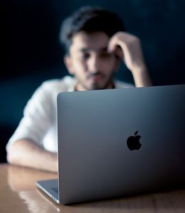 Müdigkeit: Netflix macht oftmals schlaflos (Foto: unsplash.com, Varun Gaba)