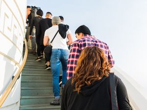 Touristen: Weniger sparsam an überfüllten Orten (Foto: unsplash.com, Levi Jones)