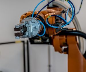 Robo-Arm: Hilft bei Social Distancing (Foto: pixabay.com, jarmoluk) Robo-Arm: Hilft bei Social Distancing (Foto: pixabay.com, jarmoluk)