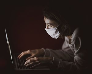 Corona: Chatbots helfen beim Kampf (Foto: unsplash.com, engin akyurt)