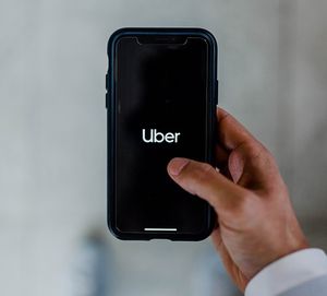Uber: Kunden sympathisieren mit Fahrern (Foto: unsplash.com, Austin Distel)