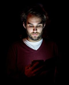 Social-Media-Nutzer: Sucht begünstigt Cybermobbing (Foto: pixabay.com, sik92)