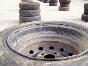 Autoreifen lassen sich bald leichter recyceln (Foto: Karin Schumann, pixelio.de)