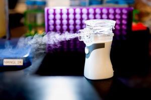 Ein neues Spray verhindert das Eindringen des Corona-Virus (Foto: ucsf.edu)