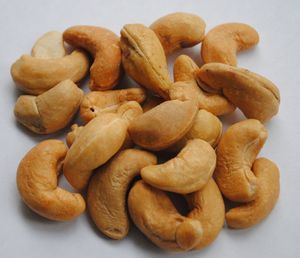 Cashews: Nussschale enthält Anacardinsäure (Foto: unsplash.com/David Gabrielyan)