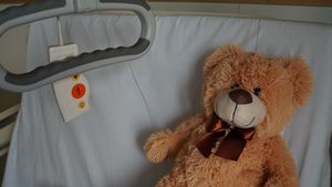 Krankenbett: weniger Lumbalpunktionen bei Babys (Foto: pixabay.de, Mylene2401)
