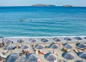 Strand: Reisebranche bangt um ihre Existenz (Foto: unsplash.com, Nick Karvounis)