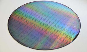 Energiesparwunder: Siliziumwafer voller Memristoren (Foto: ucl.ac.uk)