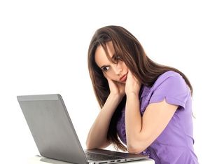 Laptop: Unhöfliche Mails stressen bei der Arbeit (Foto: pixavay.com, Concord90)