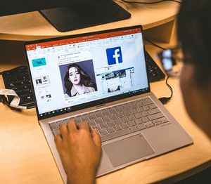 Facebook: Account und News-Abo verlinken (Foto: unsplash.com, Nghia Nguyen)