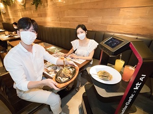 Robo-Service: Essen rollt in Seoul nun an den Tisch (Foto: corp.kt.com/eng)