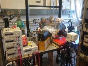 Labor: Vakuumkammer-Experiment zeigt Wirkung (Foto: impact.colorado.edu)