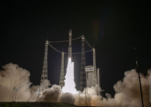Vega mit dem Mikrosatelliten ESAIL (© ESA/CNES/Arianespace)