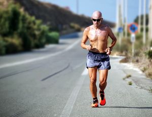 Sportler: Schweiß versus Sensoren (Foto: unsplash.com/Maarten van den Heuvel)