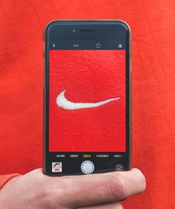 Brand: braucht starken Charakter (Foto: unsplash.com, Kristian Egelund) Brand: braucht starken Charakter (Foto: unsplash.com, Kristian Egelund)