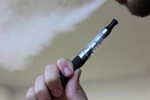 E-Zigarette: von Eltern oft unbemerkt konsumiert (Foto: pixabay.de, Lindsay Fox)