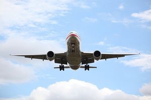 Flugzeug: Reisebüro-Umsatz bricht ein (Foto: pixabay.com, PublicDomainPictures)