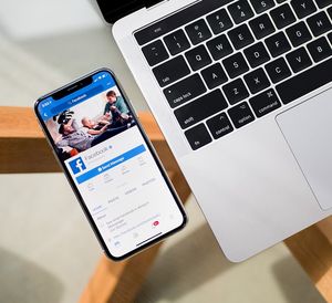 Facebook: kein Limit für Werbebild-Text (Foto: unsplash.com, Tim Bennett)