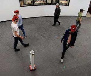 Test: Roboter navigiert durch Menschenmenge (Foto: stanford.edu, Nishimura)