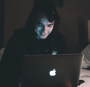 Laptop: Amerikaner sind oft Video-Piraten (Foto: unsplash.com, Hanny Naibaho)