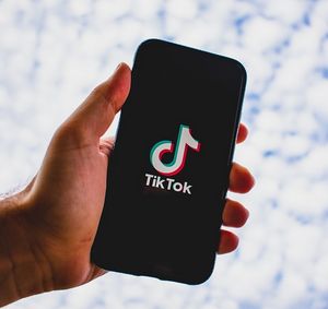 TikTok: Informiert nun bei Video-Entfernung (Foto: pixabay.com, konkarampelas)