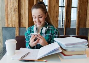 Schülerin: KI prognostiziert Erfolg mit Tweets (Foto: pixabay.com, nastya_gepp)