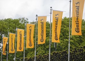 Conti-Fahnen: Zulieferer streichen Stellen (Foto: continental.com)