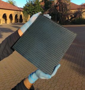 Modul aus blitzschnell hergestellten Perowskit-Solarzellen (Foto: Nick Rolston)