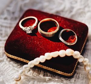 Schmuck: Luxushandel bricht massiv ein (Foto: unsplash.com, Fallon Michael)