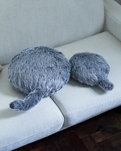 Katzenschwanz-Kissen: harmlose Unterhaltung für daheim (Foto: ux-xu.com/en)