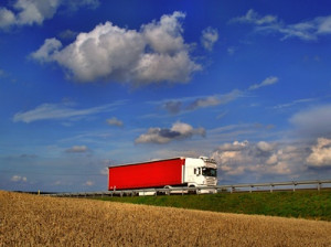 Lastkraftwagen: Sensor warnt bei Ermüdung  (Foto: Andreas Hermsdorf, pixelio.de)