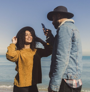 Paar: mehr Social-Media-Zuneigung gewünscht (Foto: pixabay.com, chermitove)